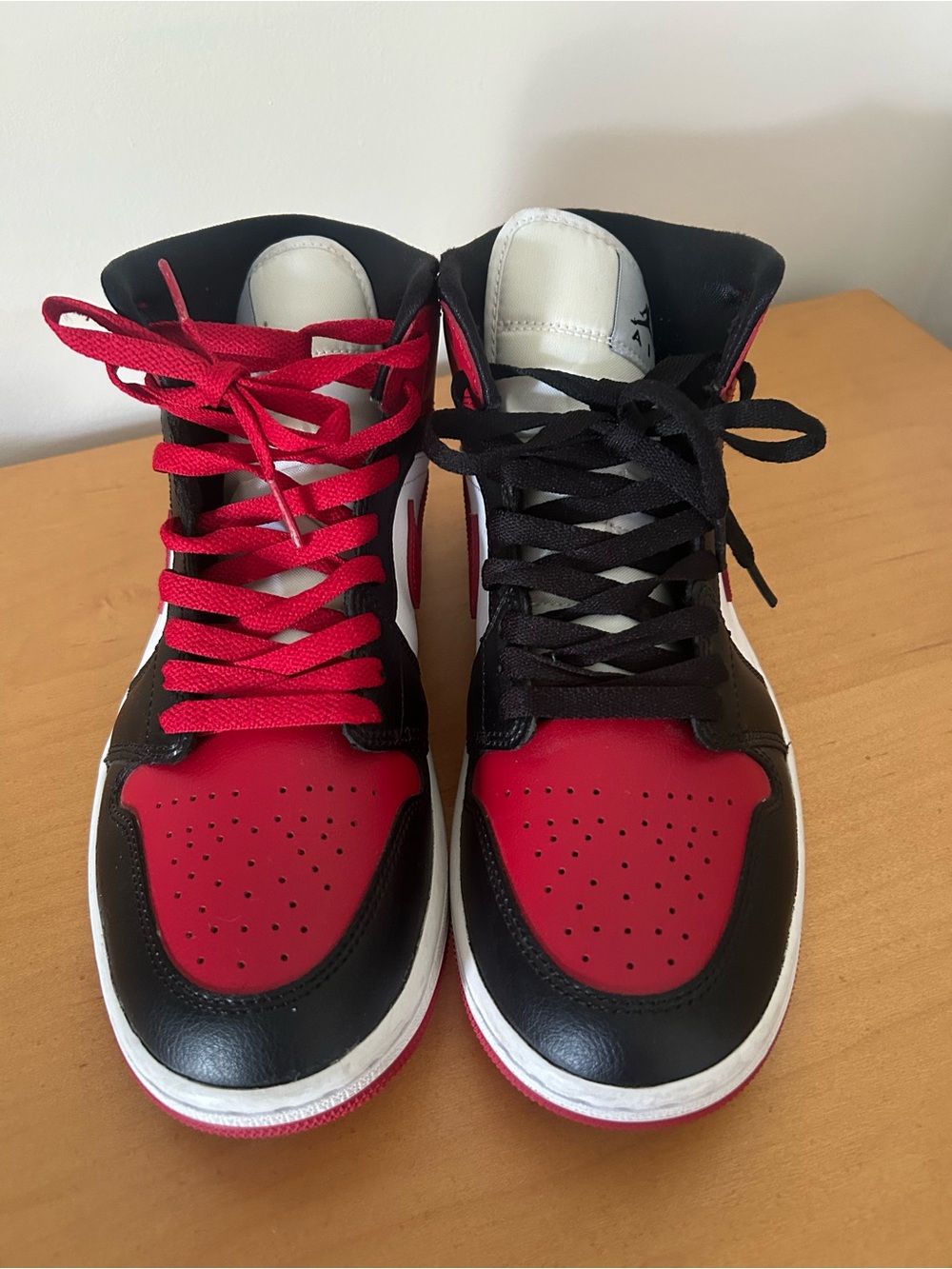 Nike Air Jordan 1 Mid Women’s Size 8.5 Red Black White BQ6472-079